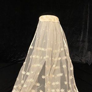 Communion or bridal veil